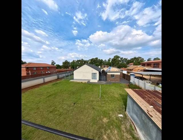 3 BEDROOM HOUSE FOR SALE IN CLAYVILLE